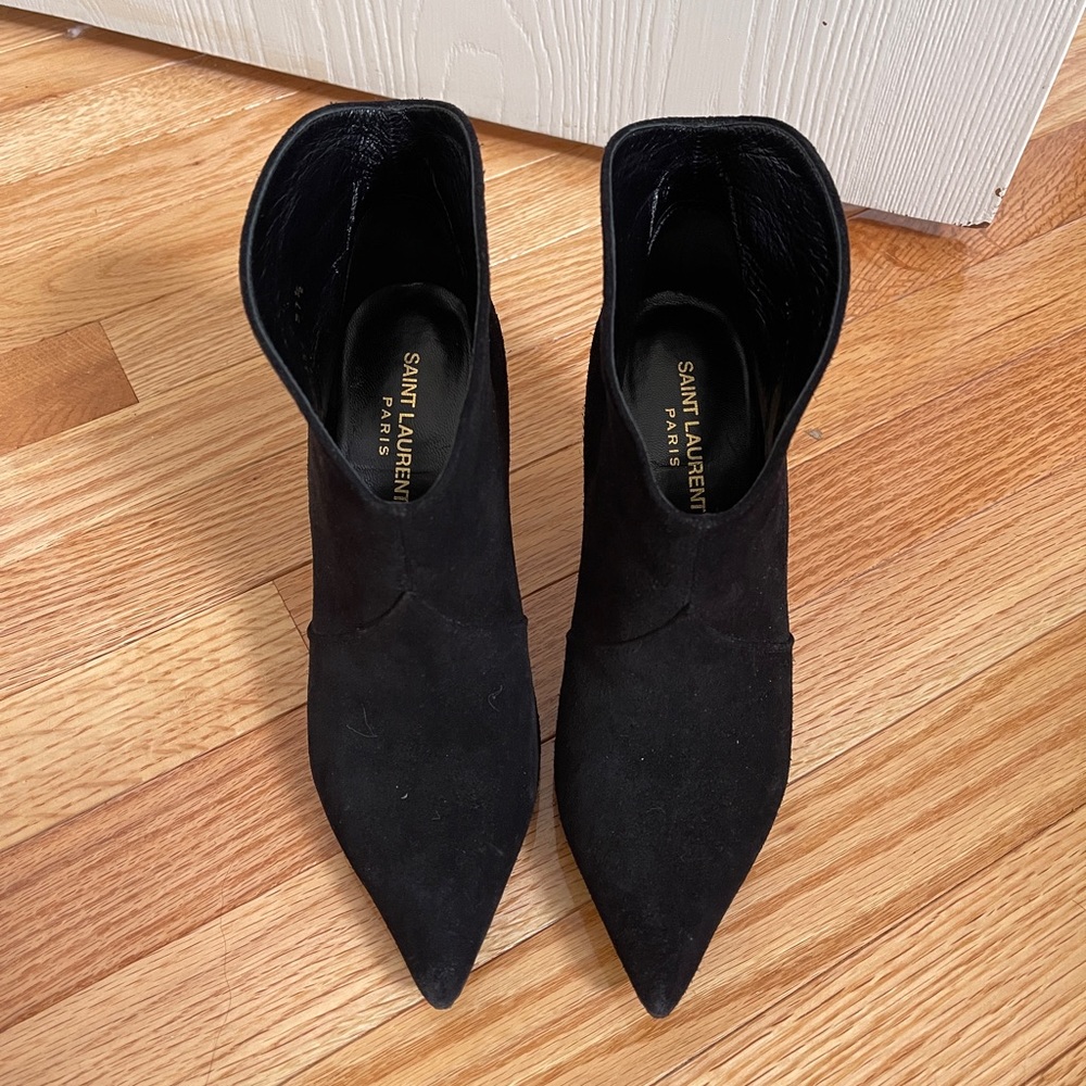 Saint Laurent Paris
Saint Laurent Black Suede Pointed Toe Ankle Booties Size 7.5 - Picture 6 of 8